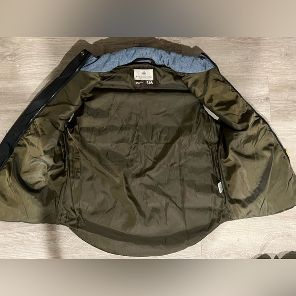 Women’s Legendary Whitetails Small Vest - Picture 3 of 4